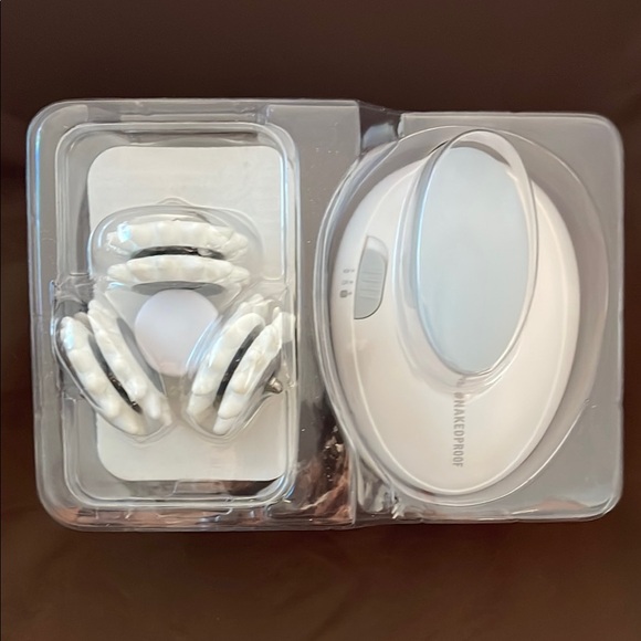 AVON Smooth Moves Anti-Cellulite Massager - Picture 3 of 5